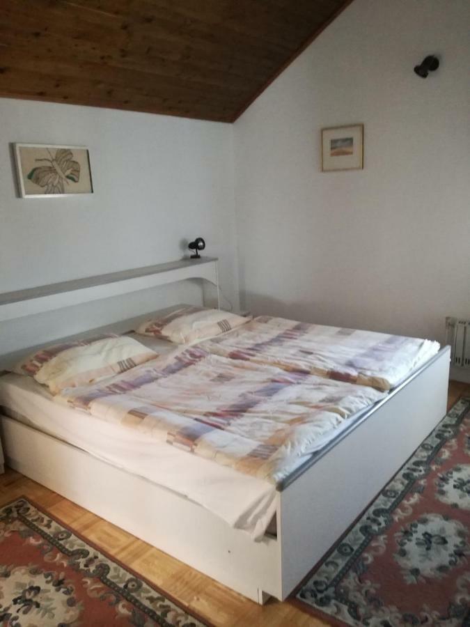 Apartmani Marijana Selce Exteriör bild