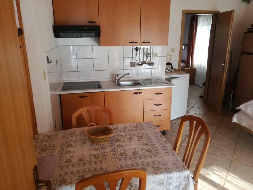 Apartmani Marijana Selce Exteriör bild